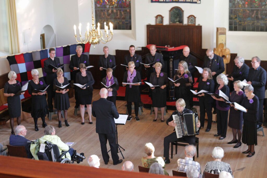 vocaal ensemble cantando in de kerk in Drachten